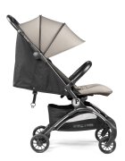 PEG-PEREGO Carucior copii Peg Perego Volo ultracompact 0 - 22 kg cu spatar si suport pentru picioare reglabile frana centralizata bara frontala detasabila si geanta transport inclusa 5.4 kg Misty Beige