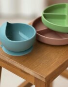 Petite&Mars Bol din silocon PetiteMars Frosted Sky Albastru TakeMatch cu ventuza fara BPA 6 luni+ 360 ml
