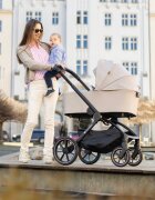 Petite&Mars Carucior 2 in 1 pentru copii PetiteMars Scout Crem Cappuccino cu landou pliabil reversibil spatar si suport de picioare reglabile maner ajustabil accesorii pana la 22 kg 0 luni+
