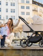 Petite&Mars Carucior 2 in 1 pentru copii PetiteMars Scout Gri cu landou pliabil reversibil spatar si suport de picioare reglabile maner ajustabil accesorii pana la 22 kg 0 luni+