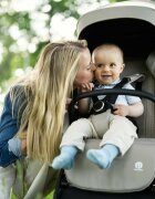 Petite&Mars Carucior pentru copii PetiteMars Flip gri cu pliere compacta spatar reglabil suport picioare reglabil si copertina extensibila cu protectie UPF 50+ greutate admisa 22 kg