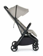 Petite&Mars Carucior pentru copii PetiteMars Flip gri cu pliere compacta spatar reglabil suport picioare reglabil si copertina extensibila cu protectie UPF 50+ greutate admisa 22 kg