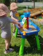 Petite&Mars Masa de joaca PetiteMars Teo pentru apa si nisip cu 6 jucarii diferite incluse AlbastruVerde