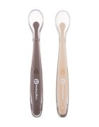 Petite&Mars Set 2 lingurite PetiteMars TakeMatch Maro adecvate pentru masina de spalat vase fara BPA 6 luni+ cutie pentru depozitare