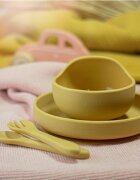 Petite&Mars Set de hranire PetiteMars cu farfurie bol si tacamuri din silicon fara BFA ocru