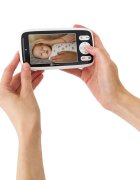 Petite&Mars Video monitor PetiteMars Nano 4.0 Alb ecran HD zoom digital 3x raza de actiune 300m suport pentru pana la 4 camere comunicare bidirectionala