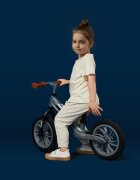 QPlay Bicicleta copii fara pedale Balance bike Racer Gri de la 3 ani pana la 30 kg cadru usor de magneziu reglabil sa comoda acoperita cu piele ecologica roti de cauciuc gonflabil