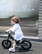 QPlay Bicicleta copii fara pedale Balance bike Racer Verde de la 3 ani pana la 30 kg cadru usor de magneziu reglabil sa comoda acoperita cu piele ecologica roti de cauciuc gonflabil