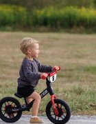 QPlay Bicicleta copii fara pedale pentru copii Roz sa reglabila si cadru otel roti rezistente de spuma cu lumini LED activate de miscare suport de picioare generos varsta 3-6 ani