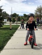 QPlay Bicicleta fara pedale Balance bike Tech Negru 10 inch roti gonflabile de la 3 ani pana la 30 kg scaun si ghidon reglabile pe inaltime