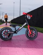 QPlay Bicicleta pentru copii fara pedale Rosu sa reglabila si cadru otel roti rezistente de spuma cu lumini LED activate de miscare suport de picioare generos varsta 3-6 ani roti din cauciuc plin
