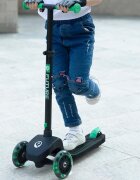 QPlay Trotineta Future verde 3 roti cu lumini LED pliabila ghidon reglabil platforma antialunecare greutate suportata 50 kg