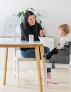 REER Inaltator de scaun Growing Booster Seat pentru bebelusi 6-36 luni transportabil din plastic reciclat
