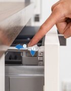 REER Set sigurante pentru sertare de tacamuri 2 bucati albe montare cu adeziv sau surub 71090