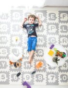 Ricokids Covoras de joaca educational 180 x 180 cm Trenulet Gri cu 36piese litere si cifrerealizat din spuma EVA inodoraantiderapantrezistent la apausor de curatatconfiguratii multipleutilizare cresegradinite