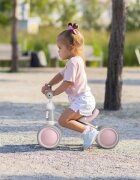 Ricokids Vehicul Ride On fara pedale Cross Country Pink De la 12 luni Cadru metalic usor si rezistent Sezut confortabil din spuma moale Manere ergonomice antiderapante Roti din PP rezistent si silentios