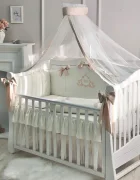 RKids Patut din lemn masiv de fag Vienna pentru copii 120 x 60 cm 0-4 ani inaltimea saltelei reglabila laterala detasabila si cu sina pentru dentitie Alb
