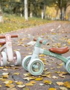 Saro Baby Bicicleta de echilibru Saro Ride Free Pink fara pedale cu 4 roti pentru stabilitate si lumina frontala pentru copii 12+ luni greutate admisa 25 kg