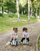 Saro Baby Bicicleta de echilibru Saro Ride Free Pink fara pedale cu 4 roti pentru stabilitate si lumina frontala pentru copii 12+ luni greutate admisa 25 kg