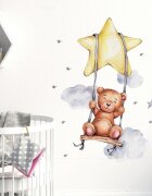 Sipo Sticker decorativ pentru copii autoadeziv Ursulet pe leagan 57 x 74 cm