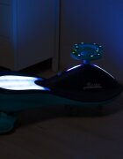 Toyz by Caretero PlasmaCar copii fara pedale Toyz Fiesta Navy Ride-On gravitationala cu muzica si roti din cauciuc luminoase scaun ergonomic si spatios greutate maxima admisa 100 kg