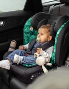 Tulano Scaun auto copii cu isofix Zooma 55 BlackGreen i-Size 76-150 cmSIP GuardFixstructura pliabila compatibila aviontetiera cu spuma de memorie si inaltime reglabila4 pozitii inclinare spatargeanta inclusa