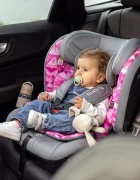 Tulano Scaun auto copii cu isofix Zooma 55 GreyPink i-Size 76-150 cmSIP GuardFixstructura pliabila compatibila aviontetiera cu spuma de memorie si inaltime reglabila4 pozitii inclinare spatargeanta inclusa