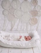 TWINDECO Baby Nest din bumbac organic cu volanase Alb