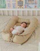 TWINDECO Baby Nest din bumbac organic cu volanase Bej