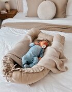 TWINDECO Baby Nest din bumbac organic cu volanase Bej