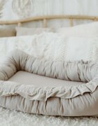 TWINDECO Baby Nest din bumbac organic cu volanase Grej