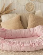 TWINDECO Baby Nest din bumbac organic cu volanase Roz