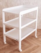 Woodies Safe Dreams Masa infasat pentru bebelusi din lemn masiv Noble alb cu 2 rafturi de depozitare