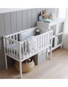 Woodies Safe Dreams Patut mic co-sleeping din lemn classic alb cu saltea Cocos Spuma Cocos 90 x 40 x 7 cm