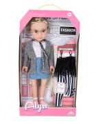 Alyss Papusa fashion in tinuta casual