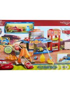 Cars Set 2 masinute si garaj Disney Pixar Race & Rescue Command Center JMT59