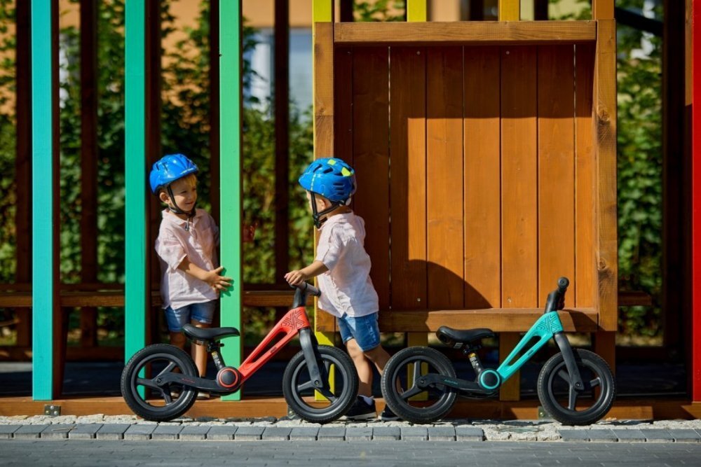 Adamex Bicicleta de echilibru pentru copii Speed M8 pliabila fara pedale cu Saua reglabila si manere confortabile 2-5 ani pana la 35 kg Turquoise