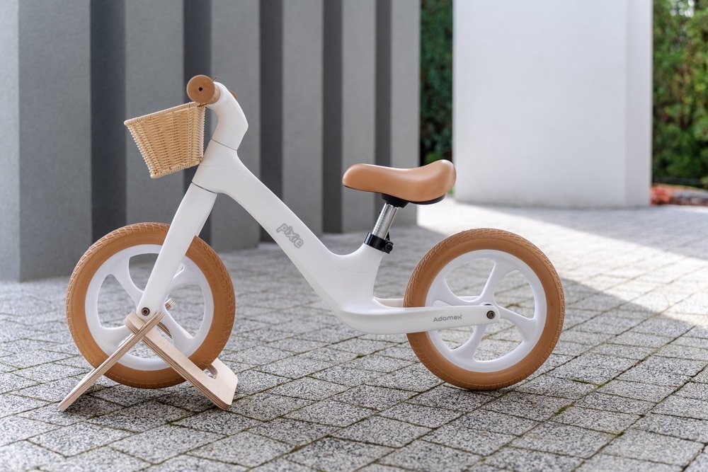 Adamex Bicicleta fara pedale pentru copii Pixie cu roti de 12 inch din spuma PU cu cosulet design retro scaun reglabil inaltime sezut 33-43 cm sarcina maxima admisa 50 kg 2-6 ani Snow White