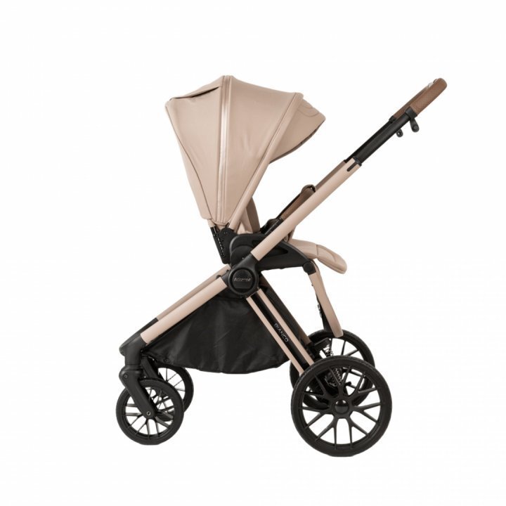 Adamex Carucior 2 in 1 Bianco Deluxe Collection cu suspensii maner reglabil certificat EN18882022 pana la 22 kg Natura Latte