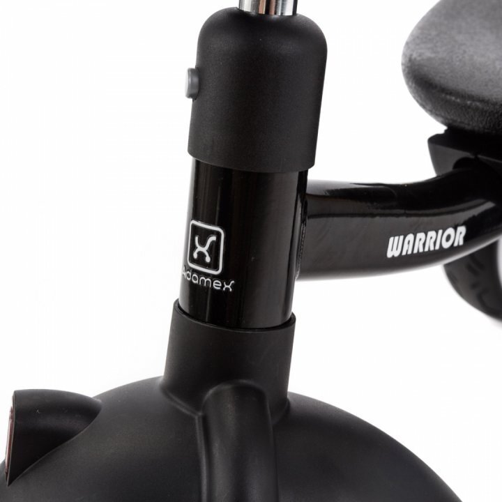 Adamex Tricicleta clasica pentru copii Warrior cu far si sunete portbagaj cu capac omologata EN71 cadru din otel pana la 25 kg Negru