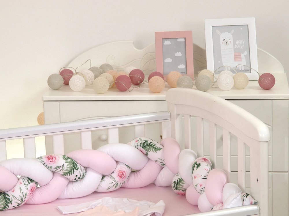 AMY Aparatoare laterala pat bumper impletit bumbac alb - roz - flori 340X21 cm