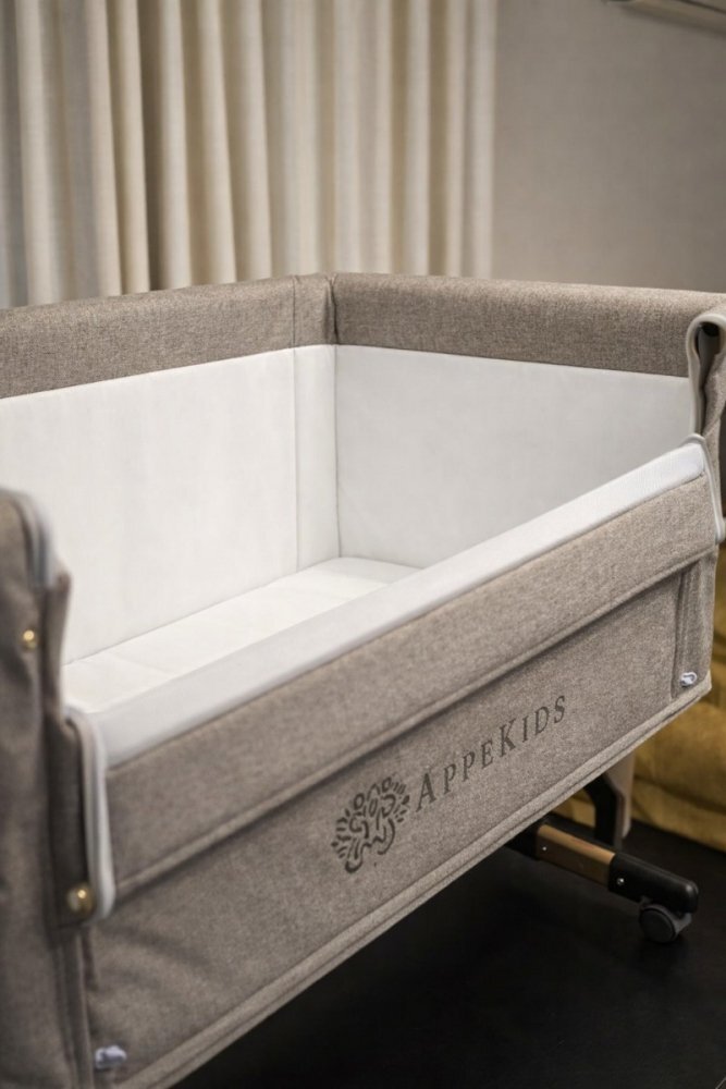 APPEKIDS Patut Co-sleeper multifunctional 4 in 1 Dreamy Sand cu inclinare antireflux functie de leganare manuala 5 niveluri de reglare a inaltimii accesorii incluse