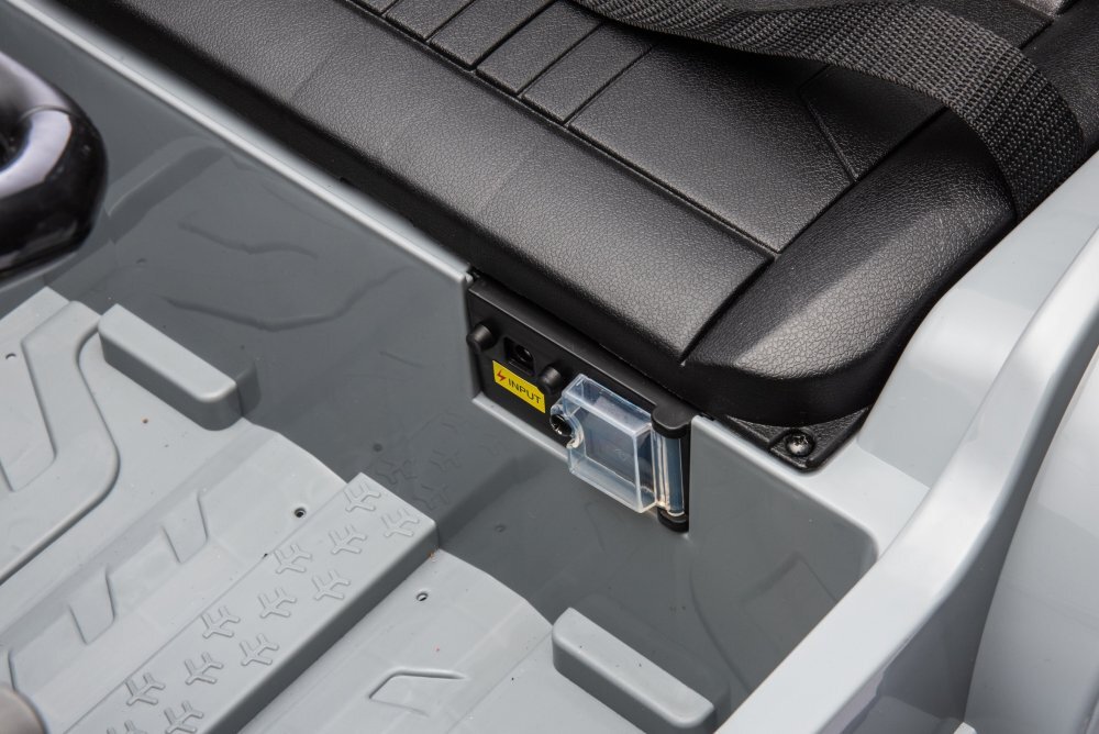Audi Masinuta electrica pentru copii cu licenta SQ8 E-Tron 12V Greyechipare Premiumtelecomanda 24G2 motoarex39wroti EVAscaun din pielesuspensiiusi cu deschiderelumini LEDmuzica