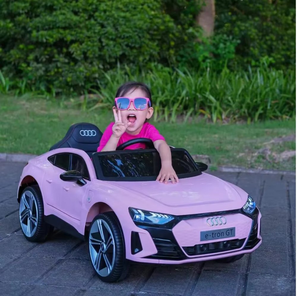 Audi Masinuta electrica pentru copii e-Tron GT Pink cu licentaradiocomanda 2.4Groti EVAdoua motoareacumulator 12Vfaruri si stopuri LEDacumulator 12V45Ahdoua motoareoglinzi retrovizoareunitate o cu muzica
