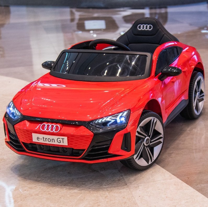 Audi Masinuta electrica pentru copii e-Tron GT Red cu licentaradiocomanda 2.4Groti EVAdoua motoareacumulator 12Vfaruri si stopuri LEDacumulator 12V45Ahdoua motoareoglinzi retrovizoareunitate o cu muzica