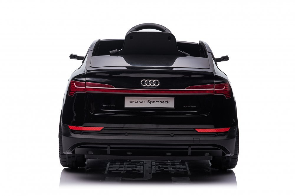Audi Masinuta electrica pentru copii E-Tron SportBack Black cu licentaroti evascaun pieleacumulator 12Vsuspensiisistem trollerusi cu deschidereslow startlumini LEDmp3usboglinzi retrovizoaresarcina maxima 30 kg