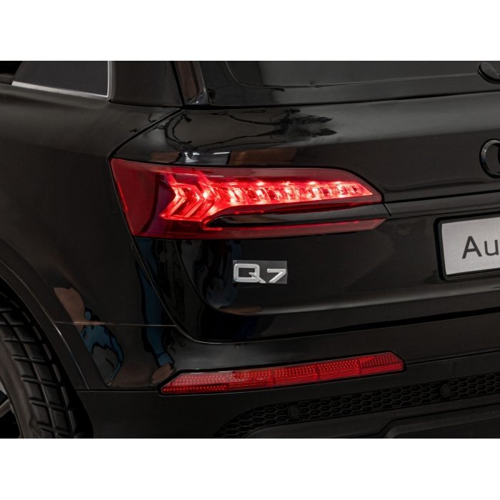 Audi Masinuta electrica pentru copii Q7 New Lift negru 70W cu telecomanda pornire lenta panou o scaun piele si roti din spuma Eva