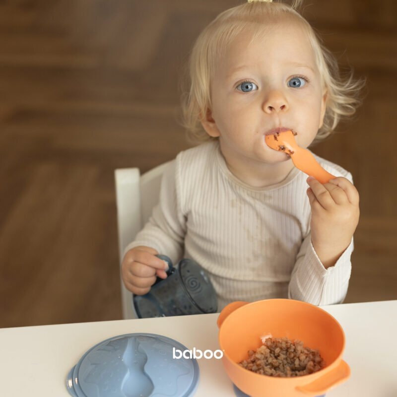 BABOO Bol portocaliu cu ventuza capac si lingurita 6 luni+
