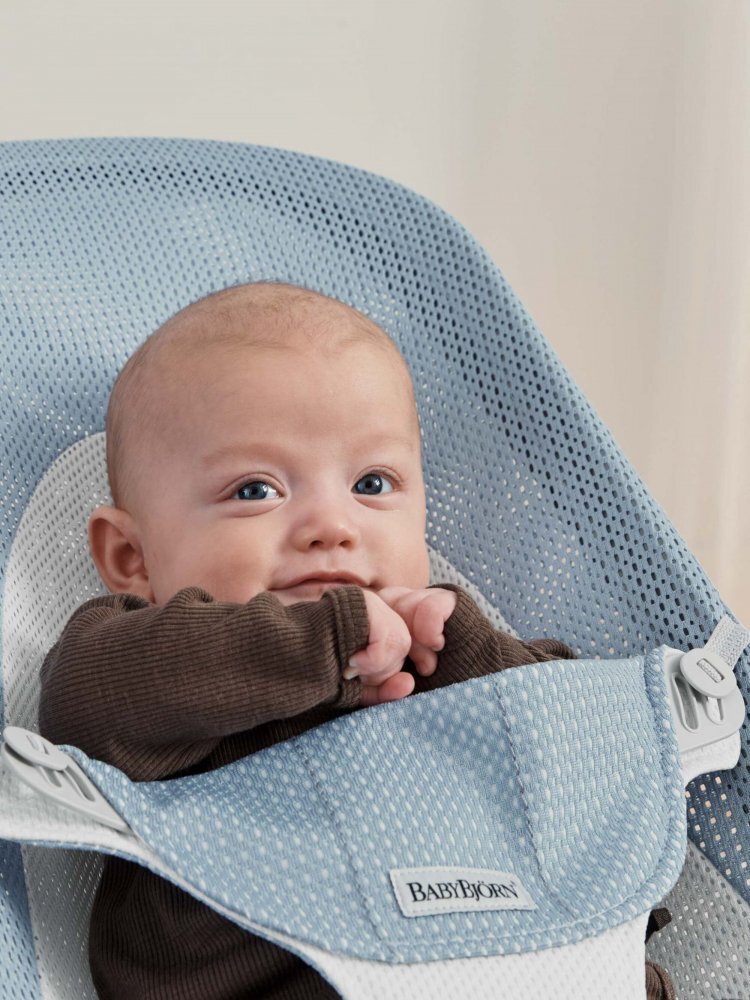 BabyBjorn Balansoar Balance Soft Sky BlueWhite Mesh Baby Bjorn