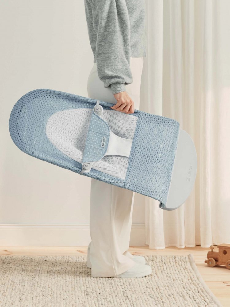 BabyBjorn Balansoar Balance Soft Sky BlueWhite Mesh Baby Bjorn